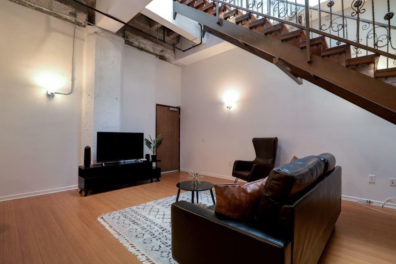 Dtla Two Level Convention Center Loft Apartment